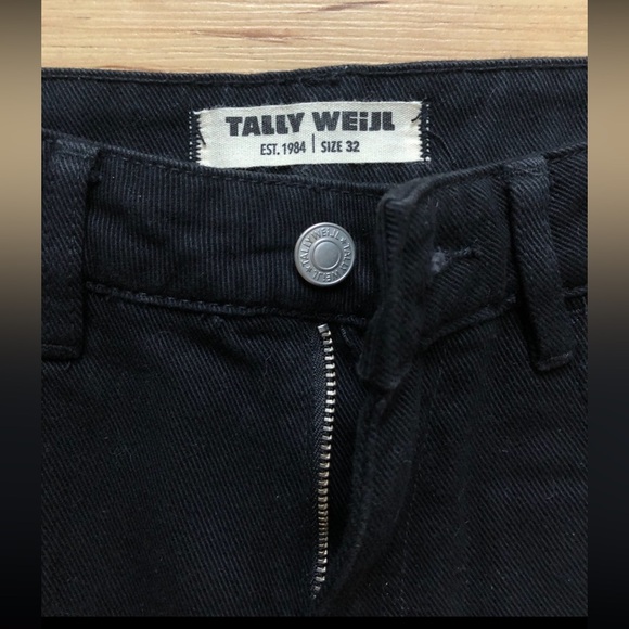 Black High-Rise Distressed Denim Shorts XS - Picture 4 of 7